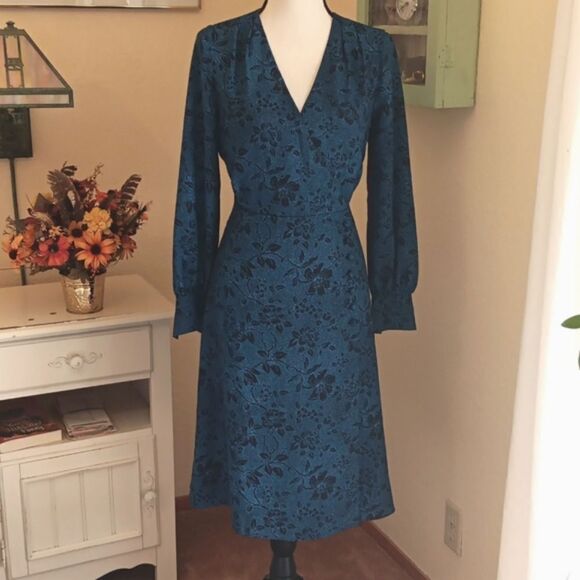 Ann Taylor Floral Buttoned Dress - Picture 2 of 13